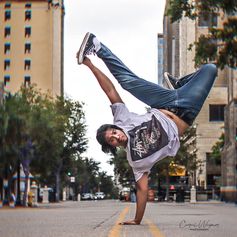 guy-breakdancing-img