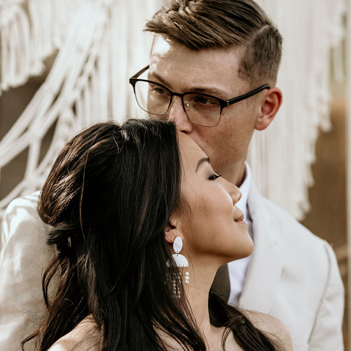 groom-kissing-his-bride-in-head