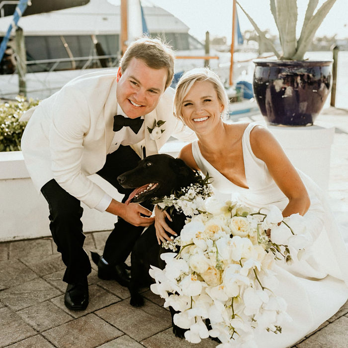 wedding-photo-with-their-dog-img