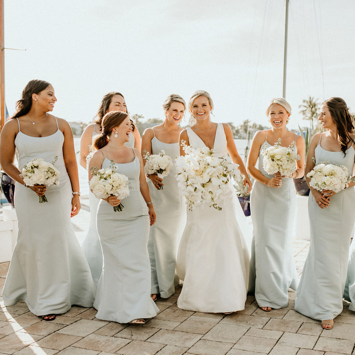 bride-and-her-bridemaids-img