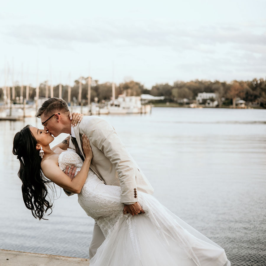 kiss-the-bride-pose-img