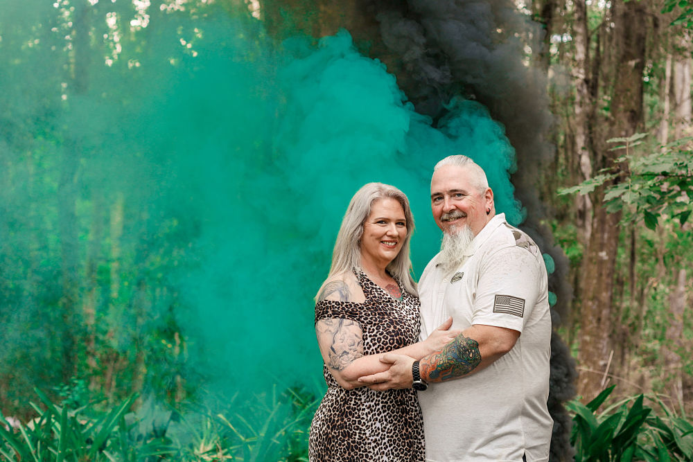 couple-with-greenbombsmoke-img